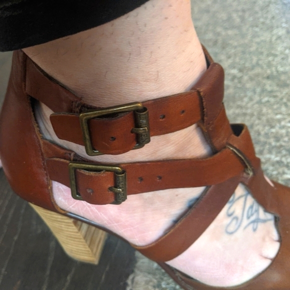 Ralph Lauren heels - Picture 3 of 7